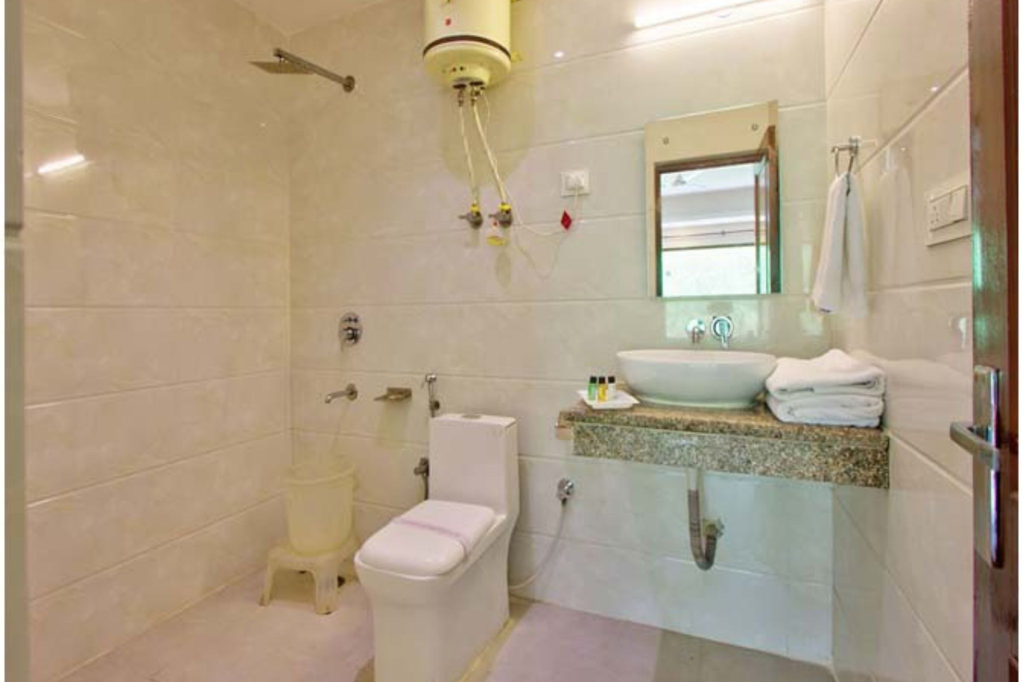 hotel sunrise villa manali
