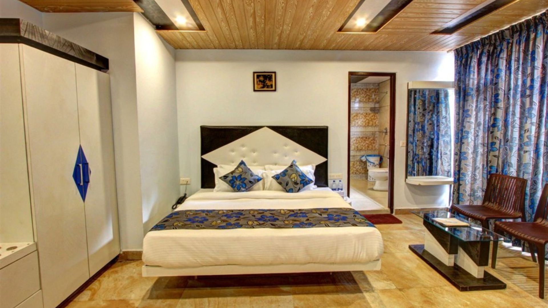 moniker resort room8