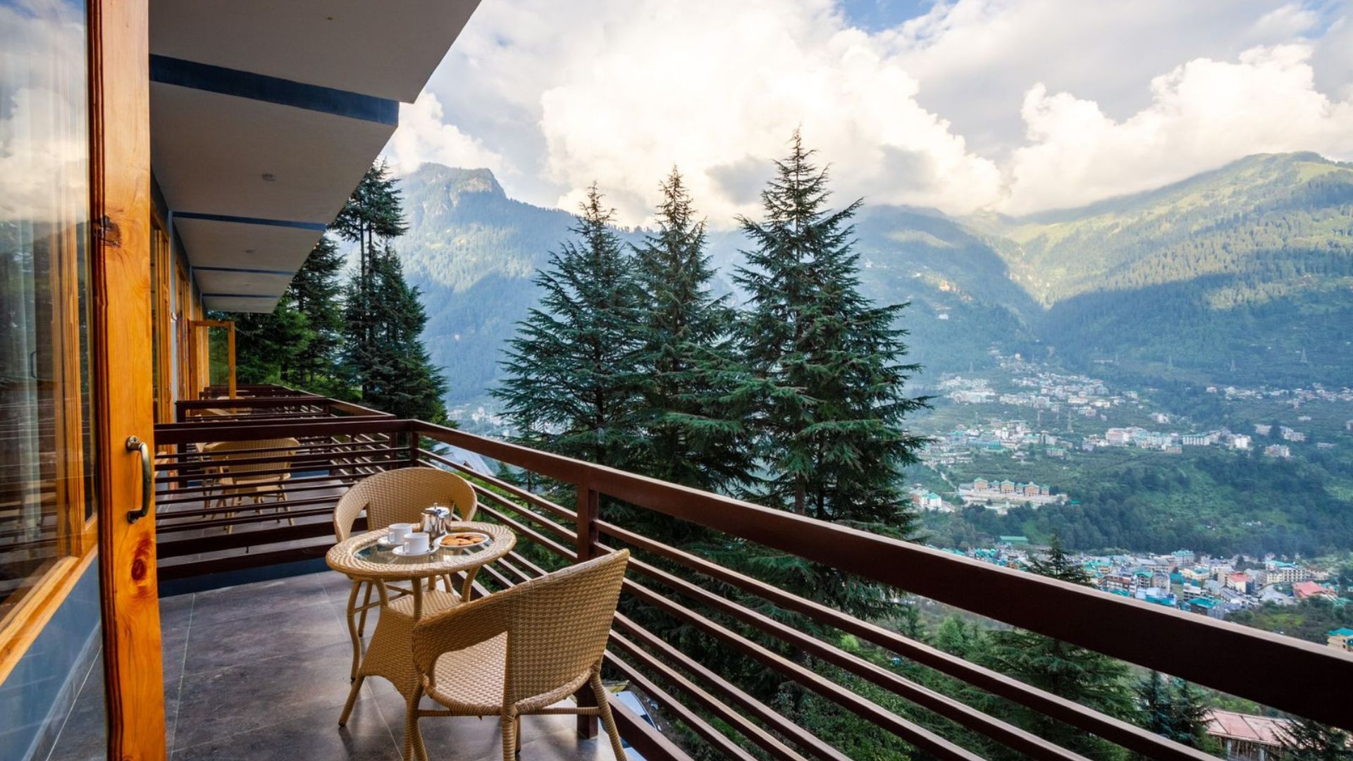 mounatain crest manali