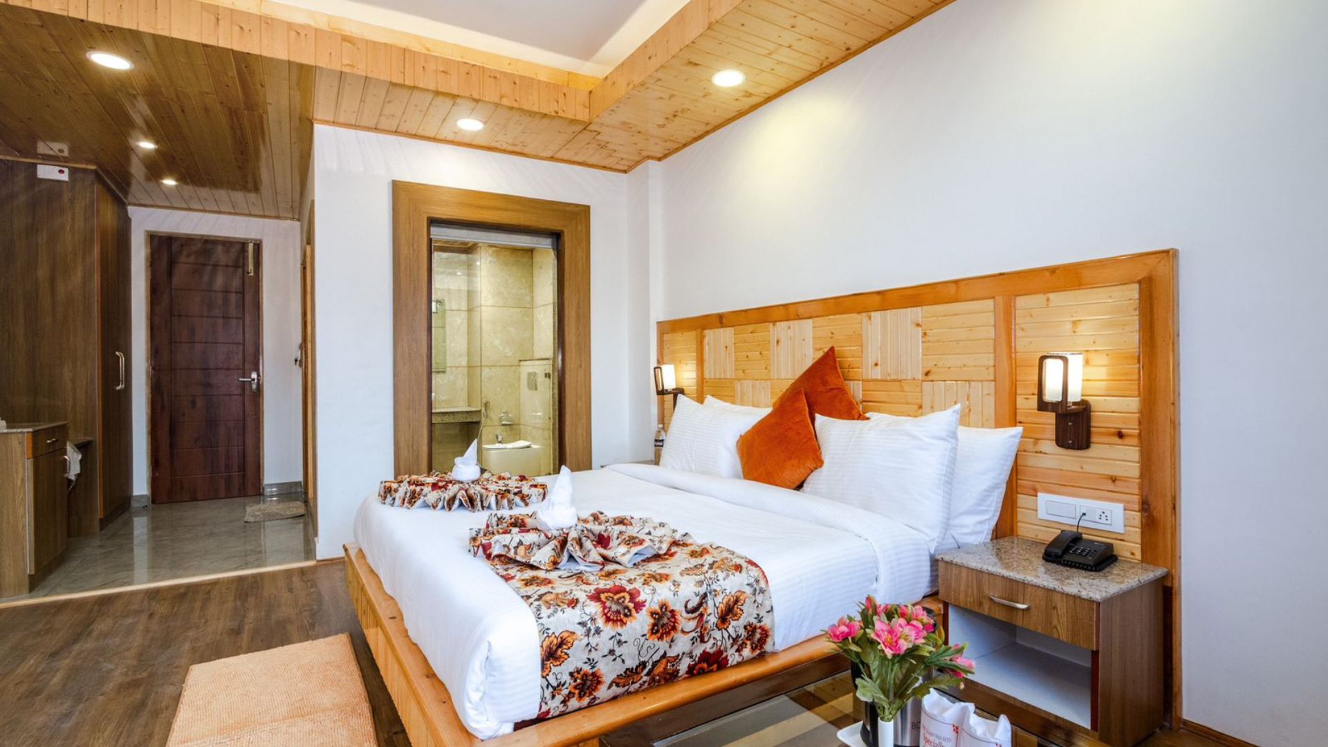 mounatain crest manali