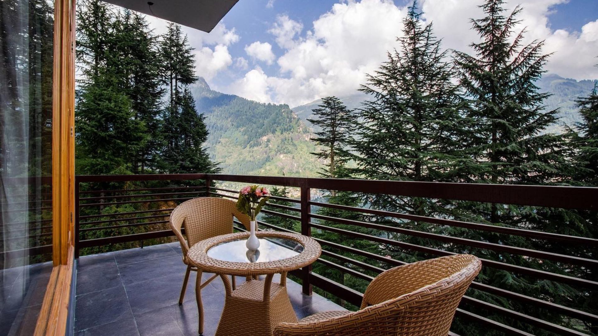 mounatain crest manali