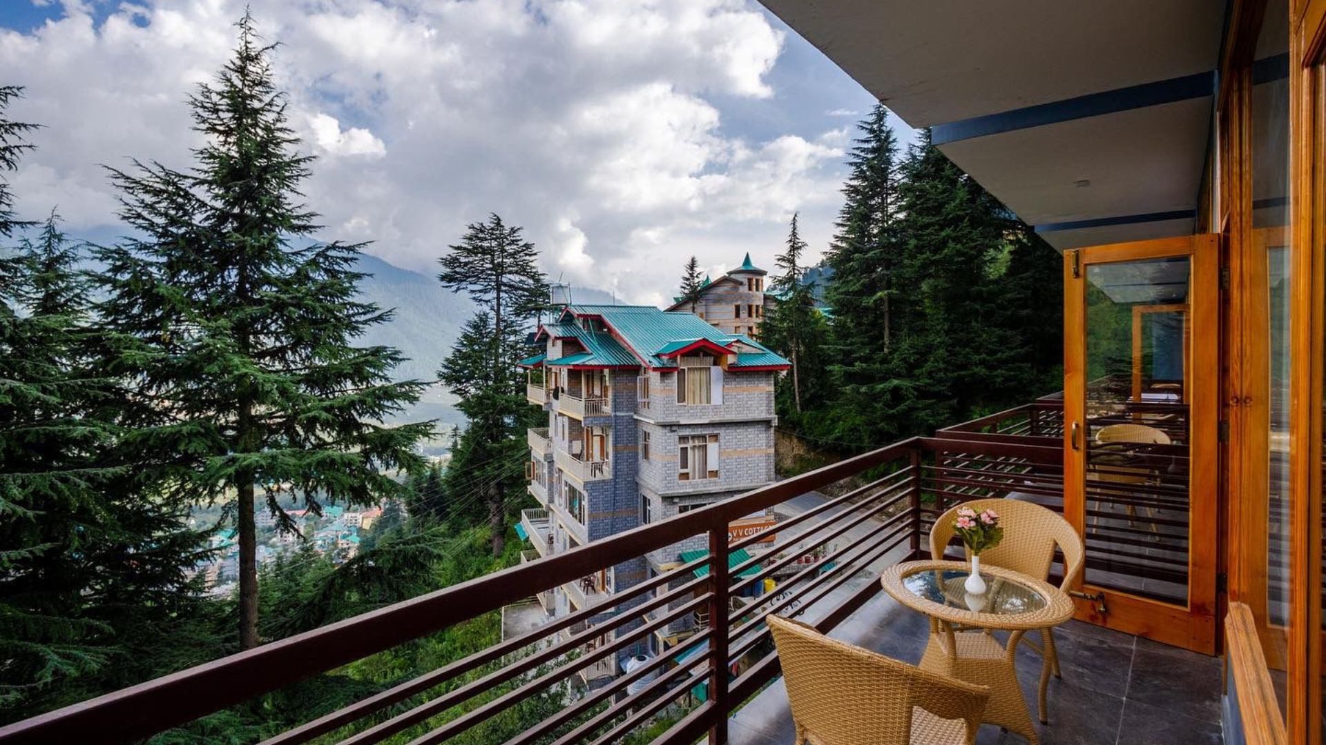 mounatain crest manali